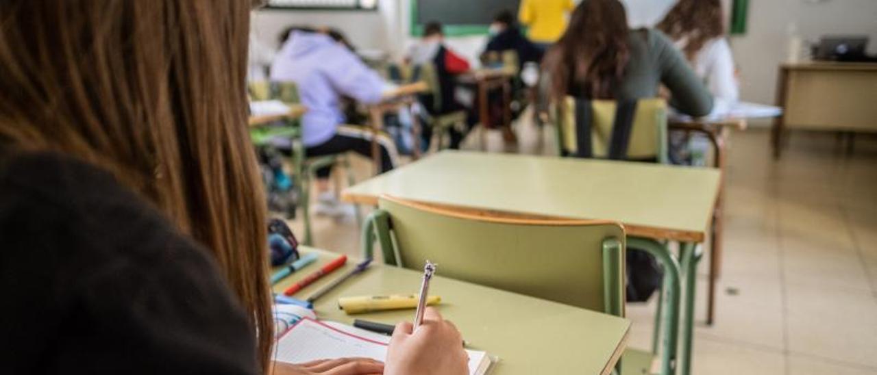 Estudiantes en las aulas canarias antes de las vacaciones de Navidad.