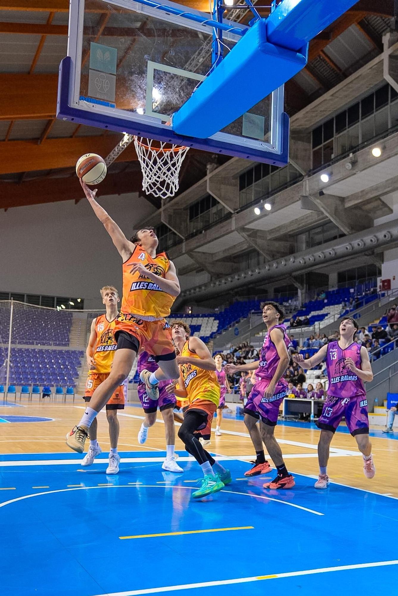 Espectáculo y diversión en el All-Star de las Lligues Escribano