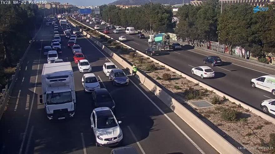 Colapso esta maÃ±ana en la VÃ­a de Cintura debido al accidente de un coche.