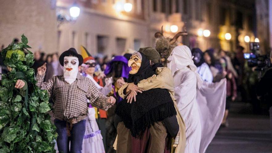 El famoso pasacalles recorre la calles céntricas de Zaragoza. 