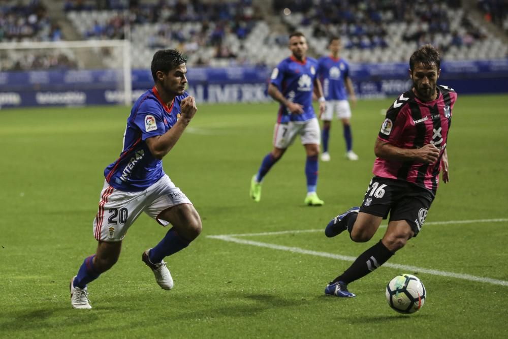 El partido entre el Real Oviedo y el Tenerife, en imágenes