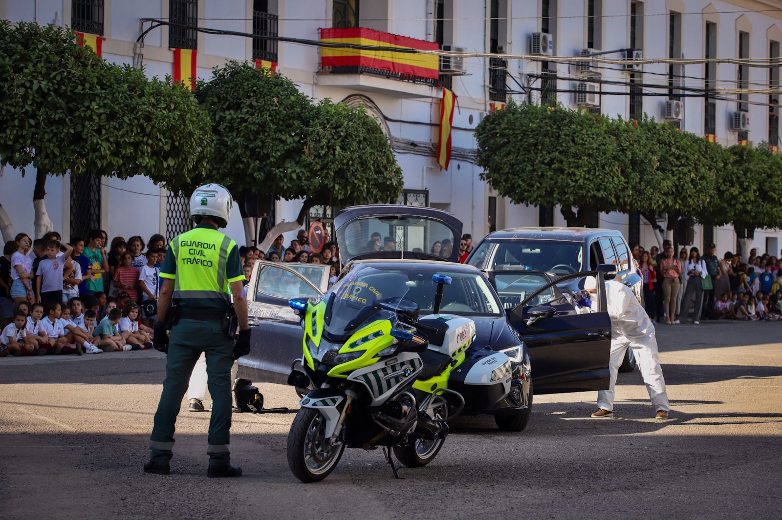 Gran expectación con la Guardia Civil en Córdoba