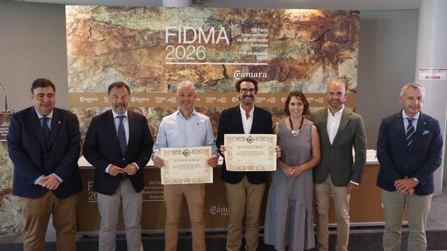 Por la izquierda, Pelayo Barcia, Carlos Rato, Alejandro Martín Luarca, Pedro Sanz González, Arantxa González Montell, Jesús Martínez Salvador y Pedro López Ferrer, ayer, en la sala Mirador.  | ÁNGEL GONZÁLEZ