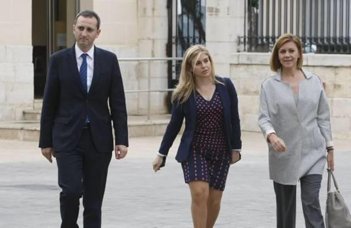 Sánchez y Cospedal en Alicante en 2016 junto a la secretaria general del PPCV, Eva Ortiz.