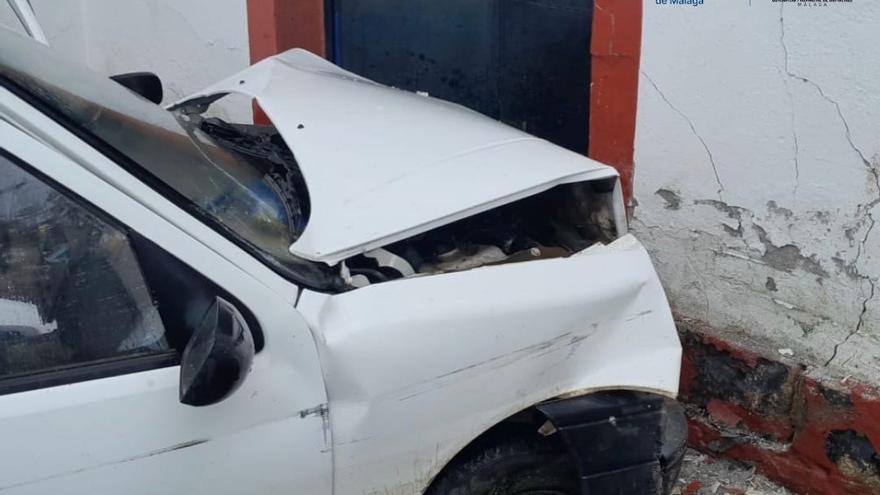 Un hombre de 90 años ha fallecido tras colisionar su coche contra la fachada de una vivienda en Archidona.