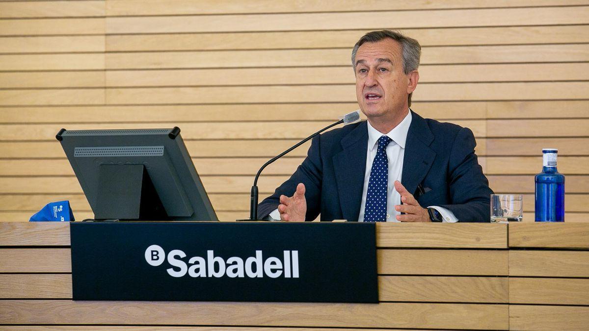 El consejero delegado del Sabadell, César González-Bueno, durante la presentación de los resultados del primer trimestre. / SABADELL