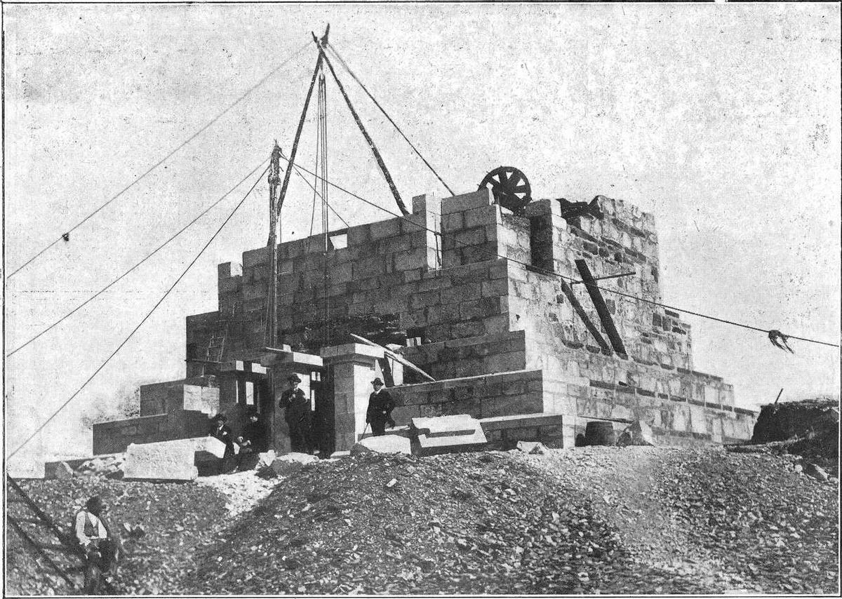 Imagen de la construcción del edificio, publicada en mayo de 1925 en la revista 'Vida Gallega'