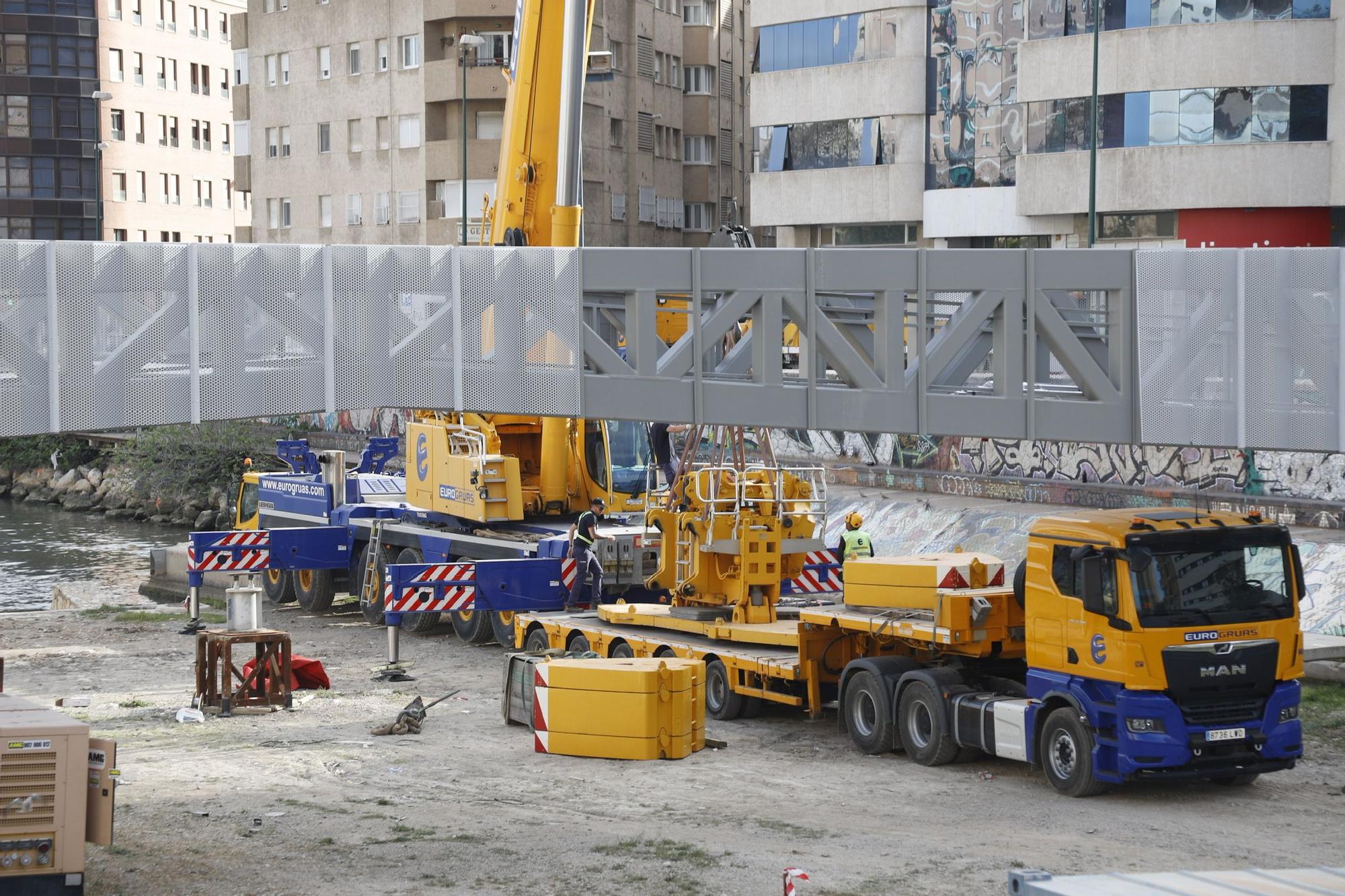 Continúa el montaje del nuevo puente del CAC