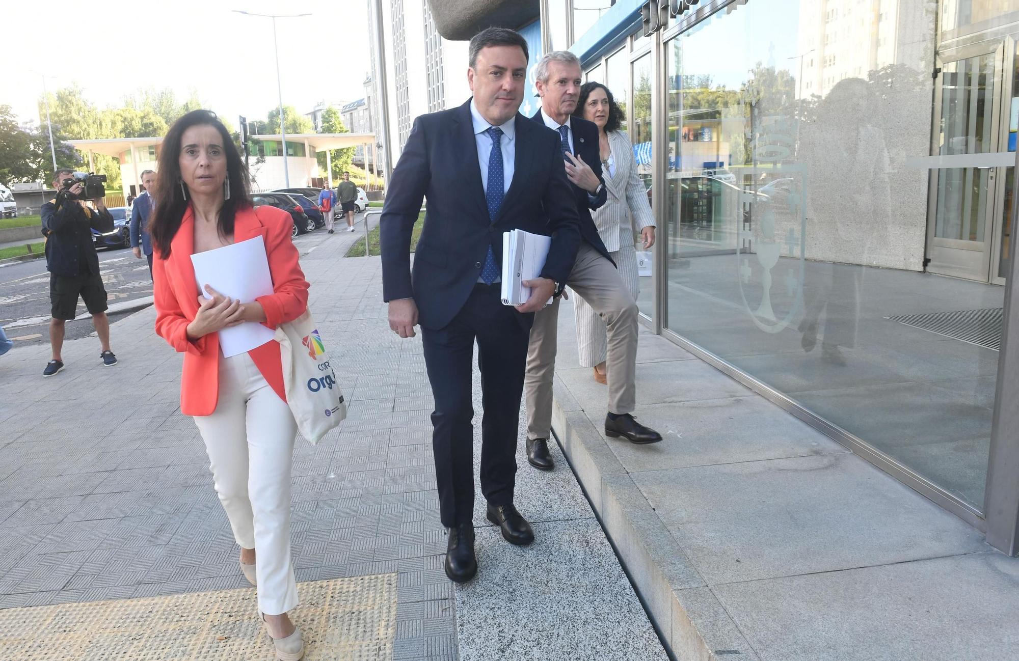 Reunión en A Coruña de los presidentes de la Xunta y la Diputación