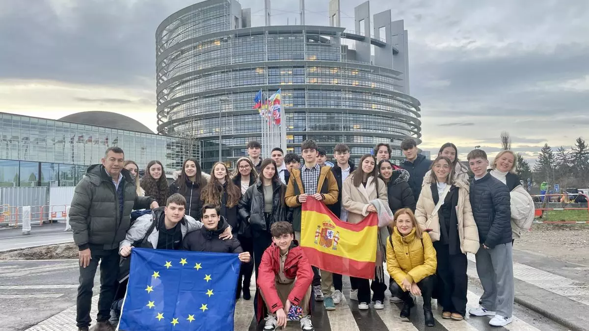 Estudiantes de Elche viajan al corazón de Europa a hablar de "fake news"