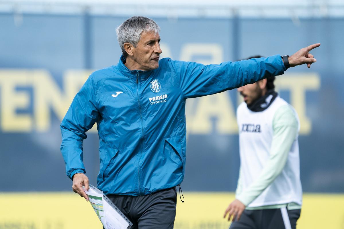 Quique Setién durante une entrenamiento con el Villarreal.