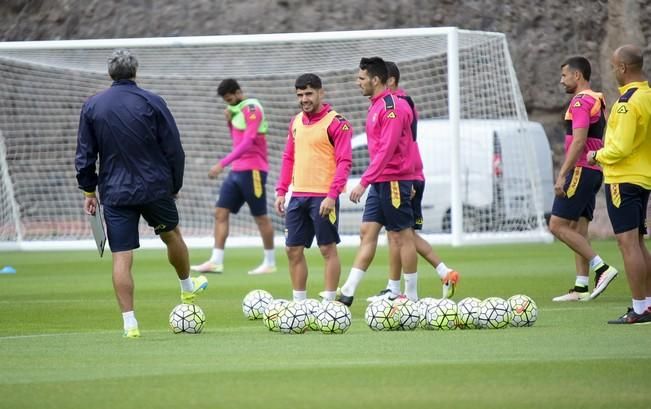 Entrenamiento de la UD Las Palmas en Barranco ...