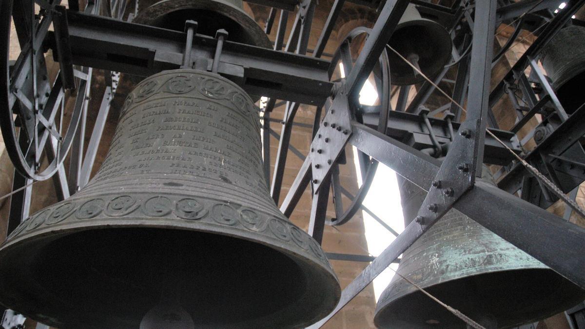Dues campanes de la basílica de la Seu de Manresa