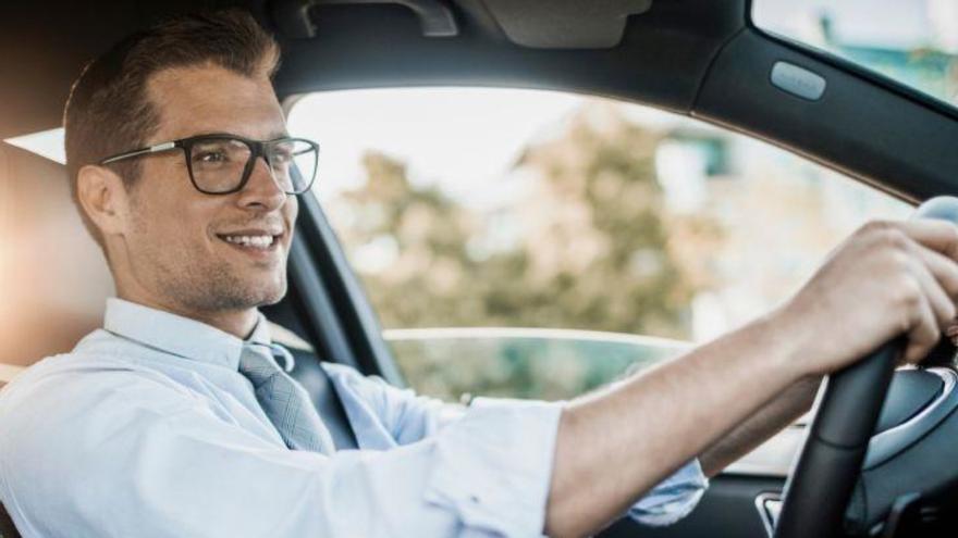 Aviso importante de la DGT para los conductores con gafas o lentillas