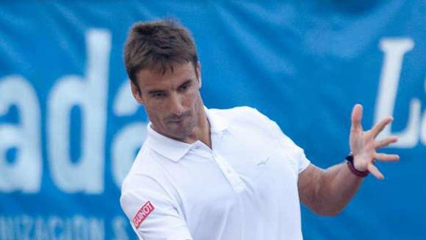 Tommy Robredo: &quot;Es bueno que regrese el tenis playa de Luanco para recordar a Galé&quot;