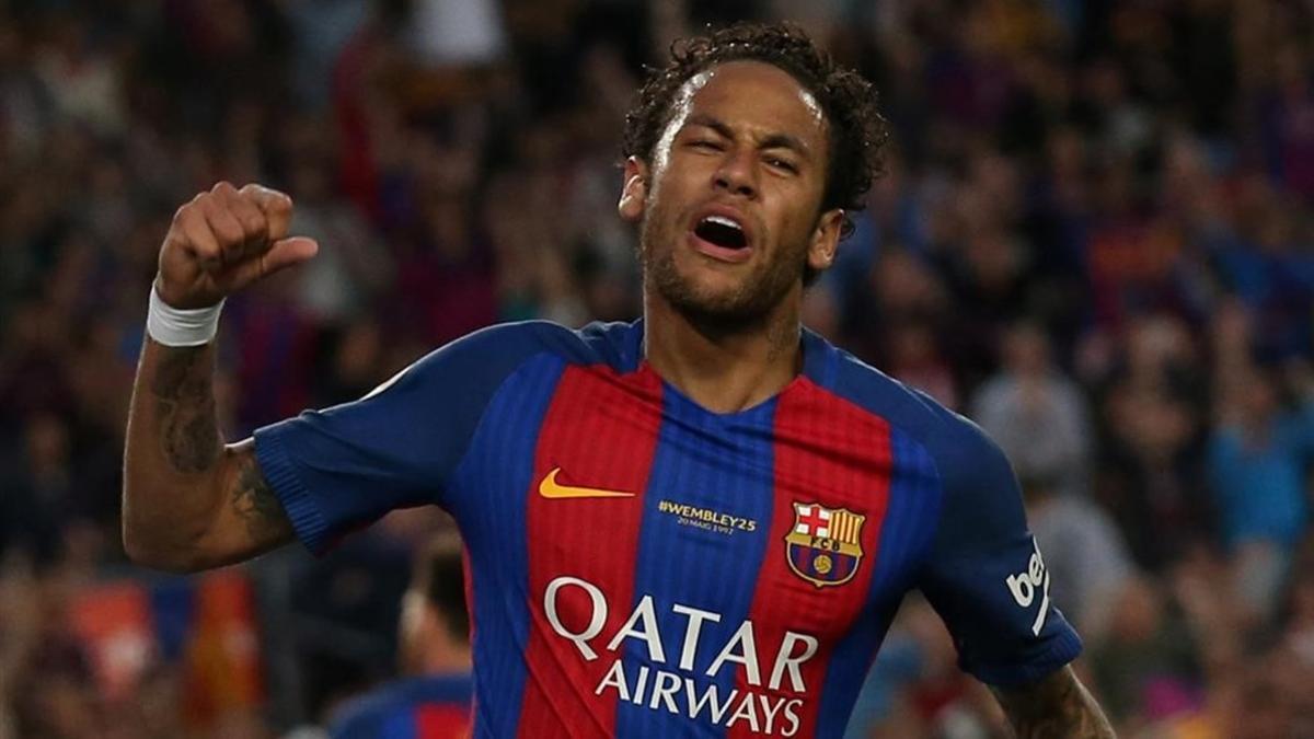 Neymar celebra el gol en propia puerta de Juncà en el Camp Nou.
