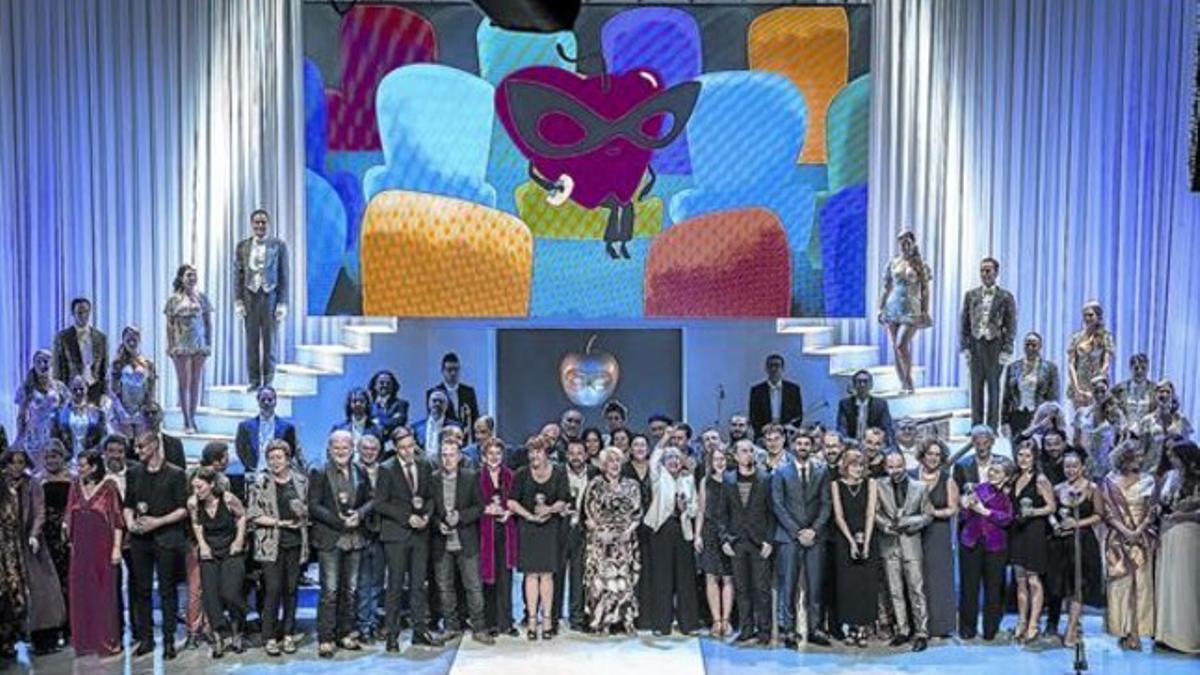 Los premiados posaron al final de la ceremonia celebrada en la sala Barts.