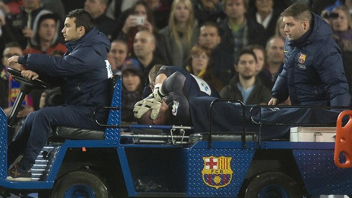 Valdés abandona el campo tras lesionarse la rodilla derecha