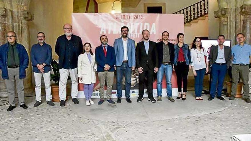 Parte del equipo del Atlàntida Film Fest y las autoridades, ayer en Can Balaguer.