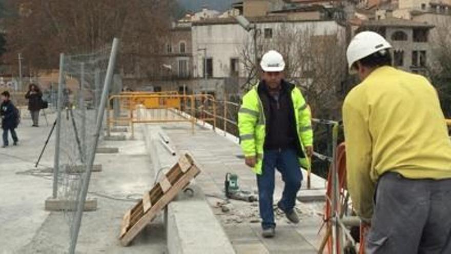 El pont gòtic de Monistrol es mantindrà tancat per les obres uns dos mesos i mig