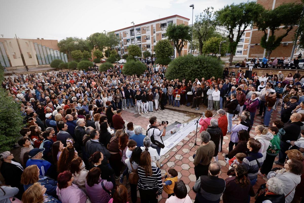 Córdoba. Concentración contra la Violencia Machista en la Plaza de la Juventud. Asesinato violencia de género en la Fuensanta, Pasaje Virgen de Luna 1