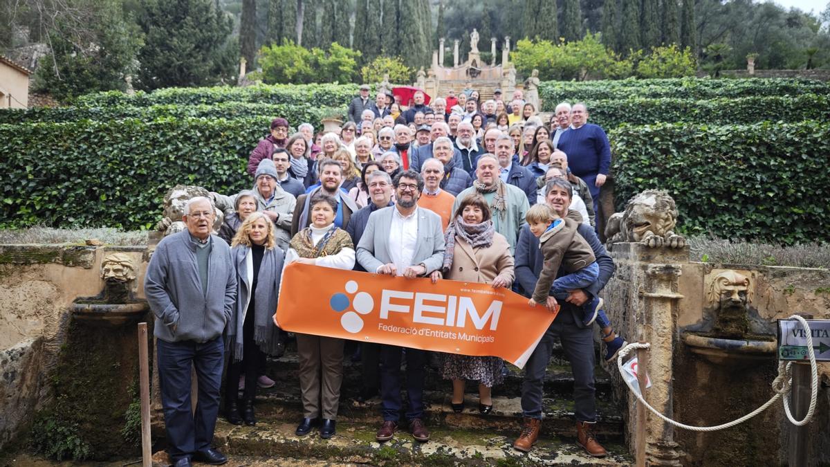 Foto de familia en Raixa en la presentación de FEIM.