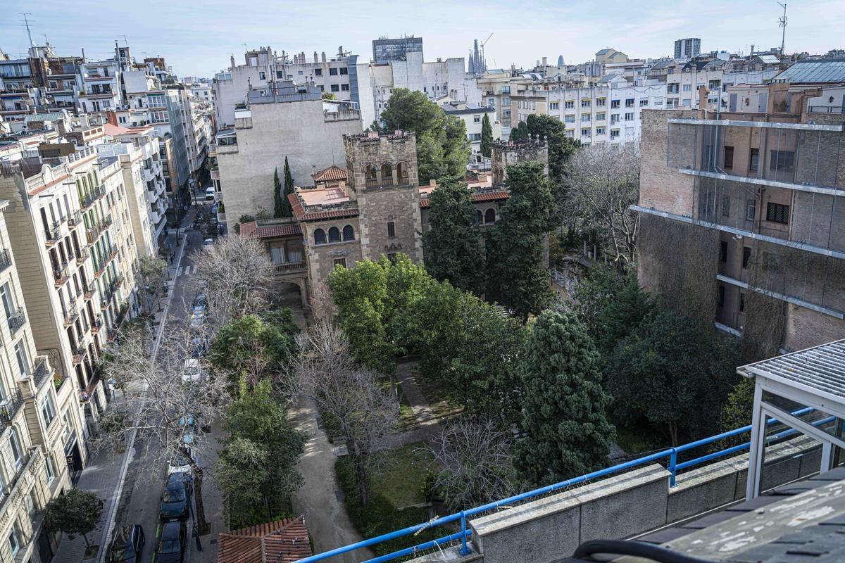 Barcelona, 18/02/2026 Barcelona. Fotos de la casa i els jardins de la finca Muñoz Ramonet. AUTOR: MANU MITRU
