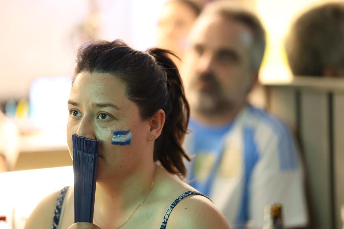 Los aficionados argentinos en Córdoba vibran con su equipo en la final del Mundial 2026