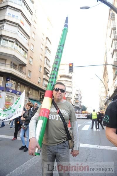 Miles de policías claman en Murcia para exigir "equiparación real" de sus salarios