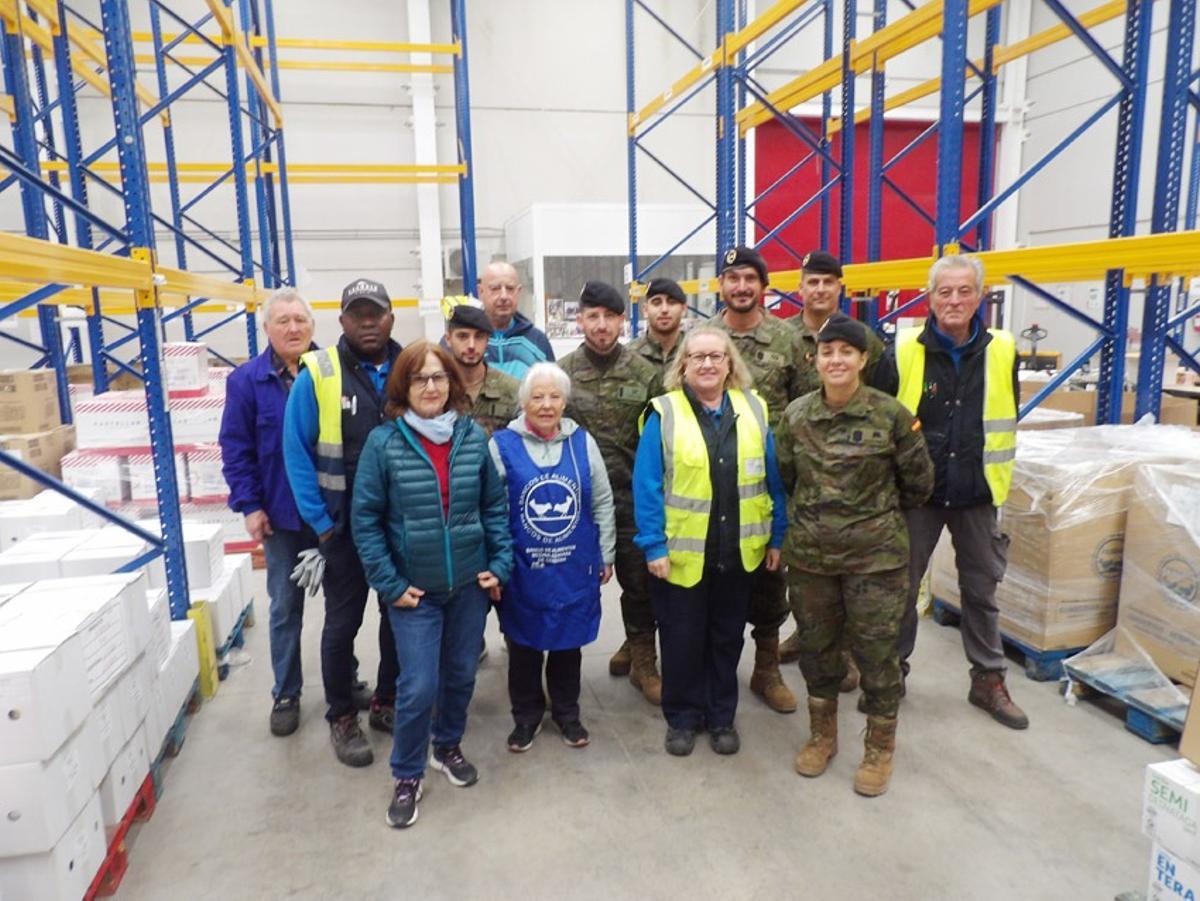 Voluntarios de la BRI X en el Banco de Alimentos.