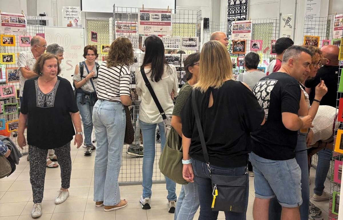 Un centenar d’exalumnes van gaudir d’un viatge al passat, a Cardona