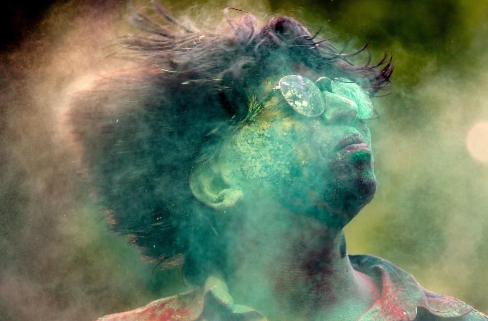 El Holi Festival de la India da la bienvenida al buen tiempo