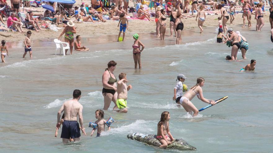 El calor provoca un récord histórico en la temperatura del mar en Alicante