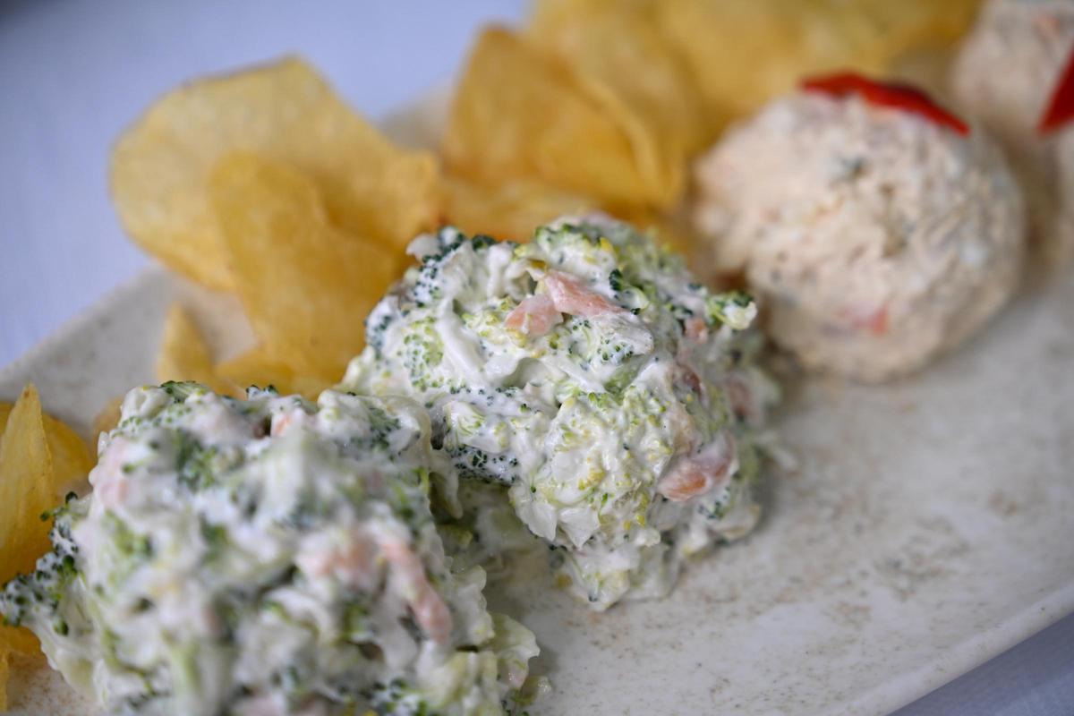 Ensaladilla rusa con brócoli.
