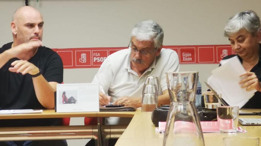 Ana González, molesta con la ejecutiva del PSOE por difundir su foto con Monchu García y Floro