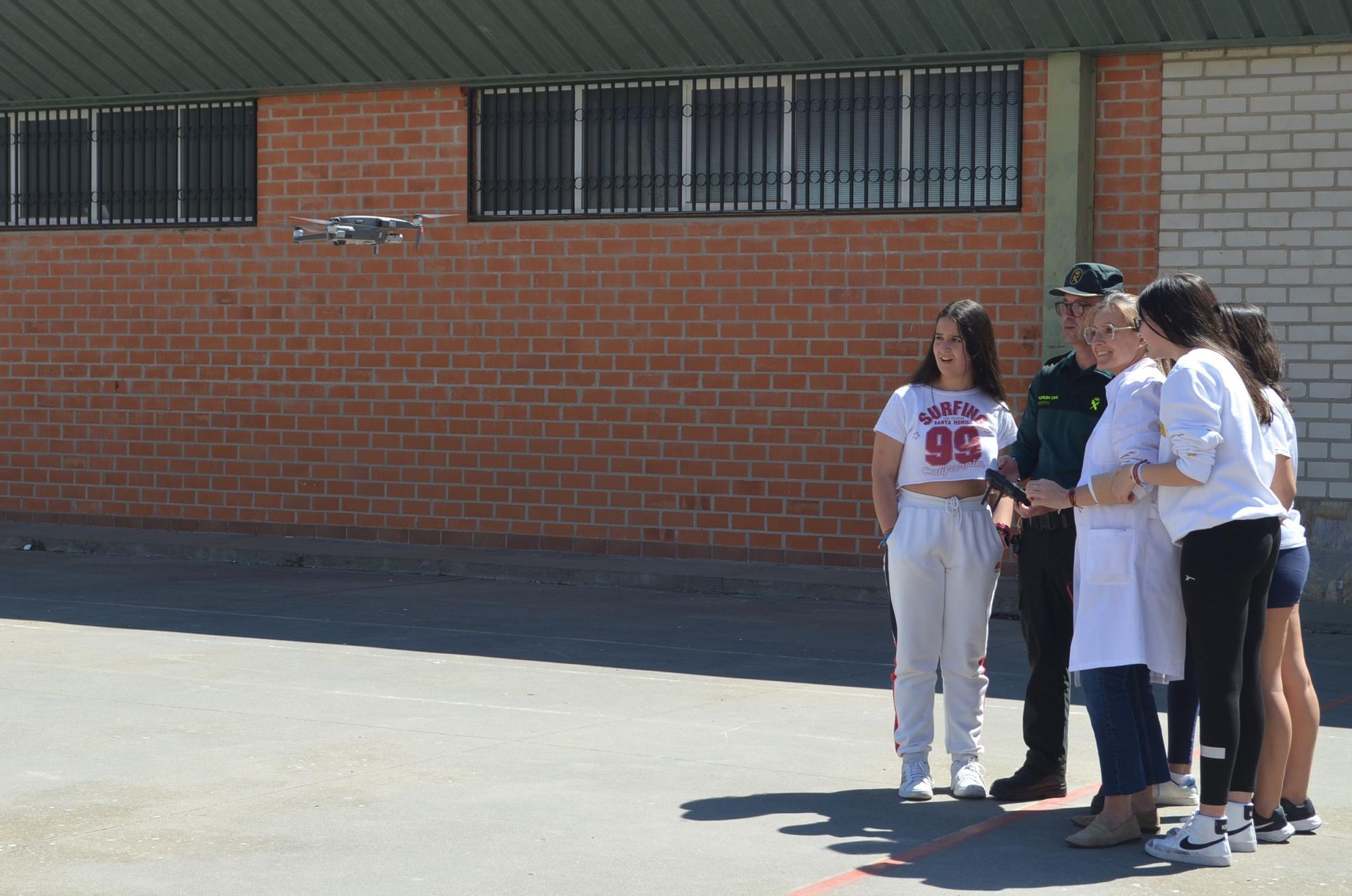 GALERÍA | Exhibición de medios de la Guardia Civil de Zamora ante más de medio millar de estudiantes