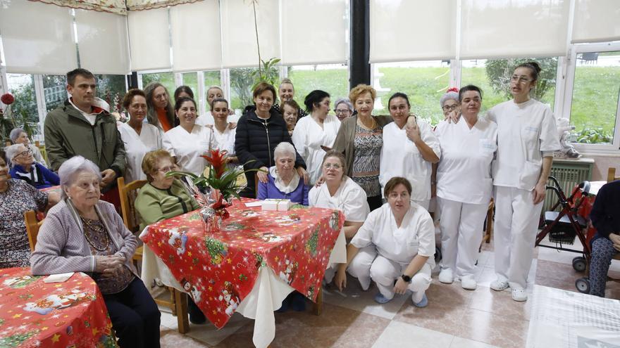 En imágenes: Visita de Carmen Moriyón a los centenarios gijoneses