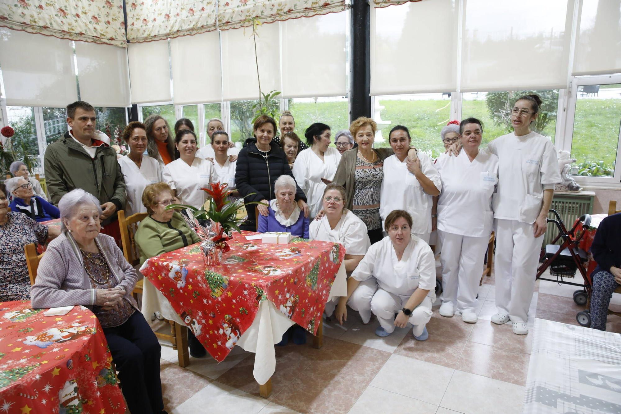 En imágenes: Visita de Carmen Moriyón a los centenarios gijoneses