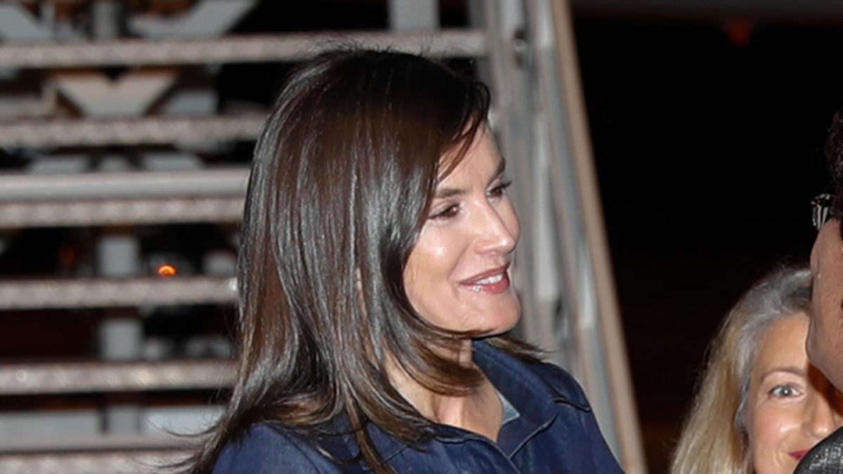 Letizia Ortiz con vestido denim como Meghan Markle