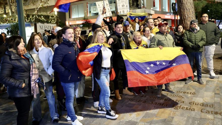 Venezolanos celebran en Murcia  la captura de Maduro | JUAN CARLOS CAVAL