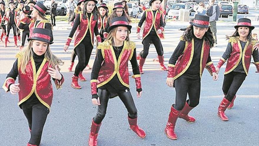 El segundo desfile y la celebración de los niños despiden la fiesta en Peñíscola