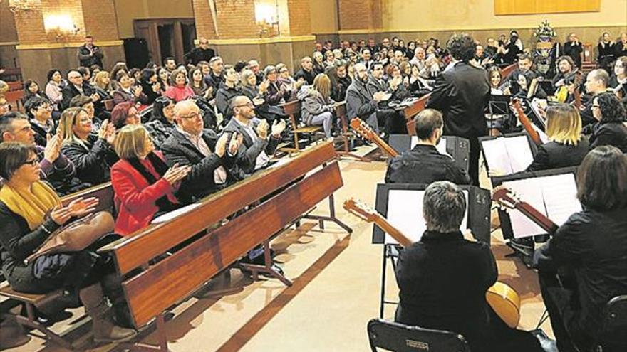 La música coral da la bienvenida a la Navidad desde Sant Pasqual