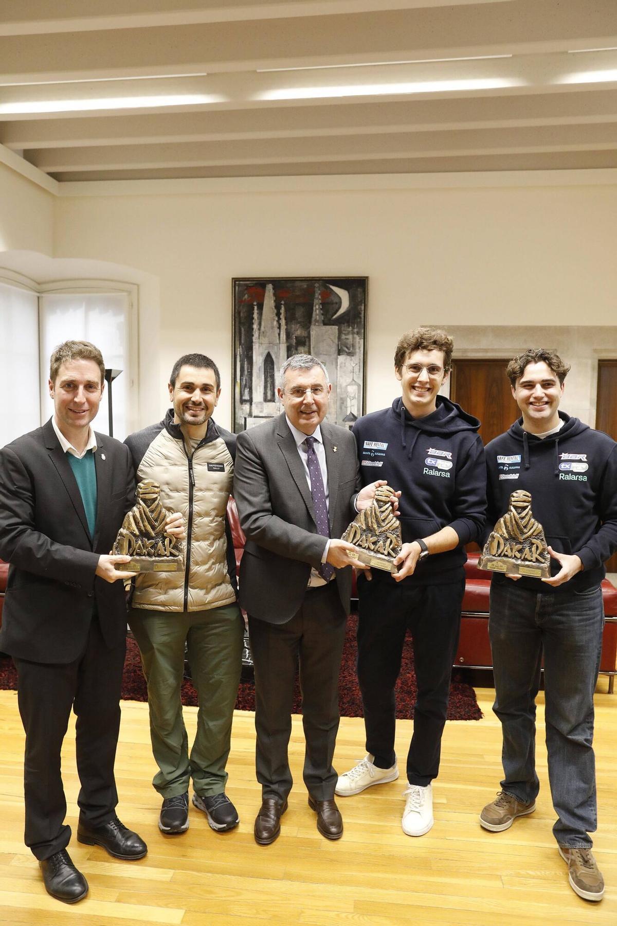 Girona. Diputacio. Miquel Noguer (president Diputacio) fa la rebuda institucional a Pau Navarro i Jan Rosa, guanyadors del Dakar en challenger; i Oriol Vidal, guanyador en stock