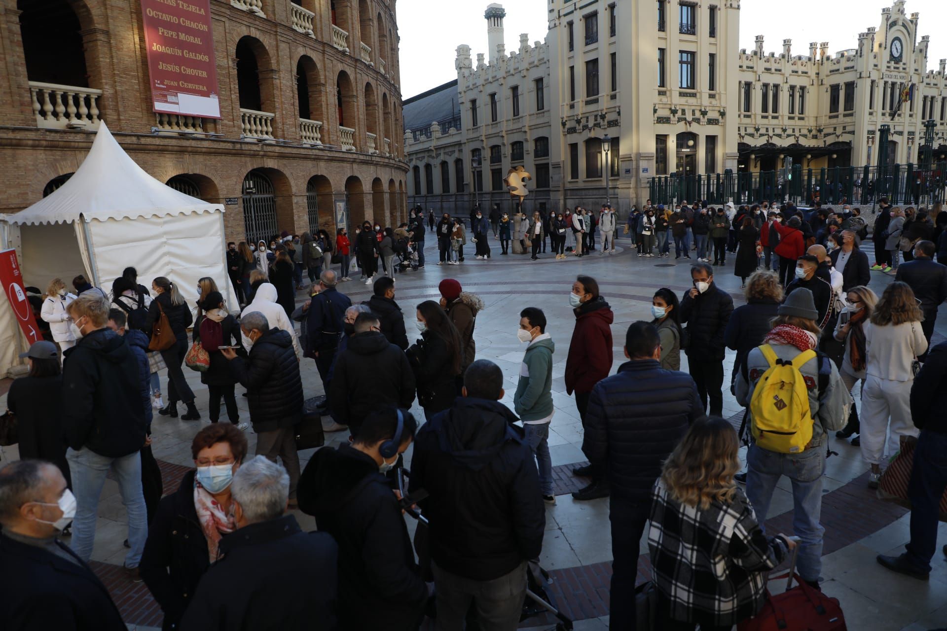 Cientos de personas se vacunan en València tras el anuncio del pasaporte covid