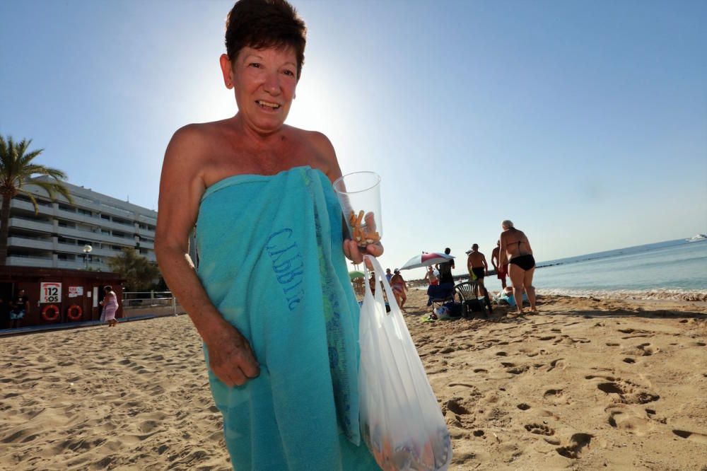 Eine katalanische Organisation hat zum gemeinsamen Müllsammeln aufgerufen. Die Zigarettenreste werden fotografiert und zusammengetragen. Los ging es am Montag (14.8.) an Palmas Stadtstrand Can Pere Antoni.