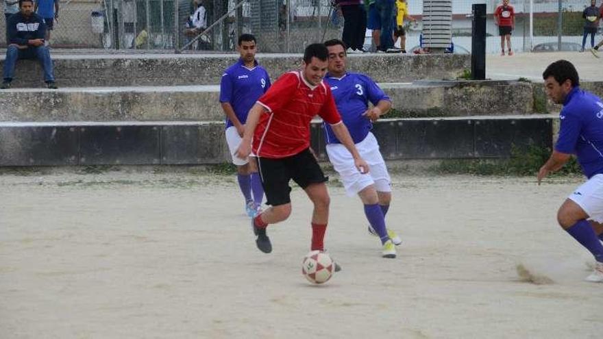 Un partido anterior del Keniata de Cangas. // Gonzalo Núñez