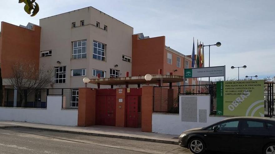 Un alumno de 15 años apuñala en el cuello a otro con unas tijeras en un instituto de Campillos