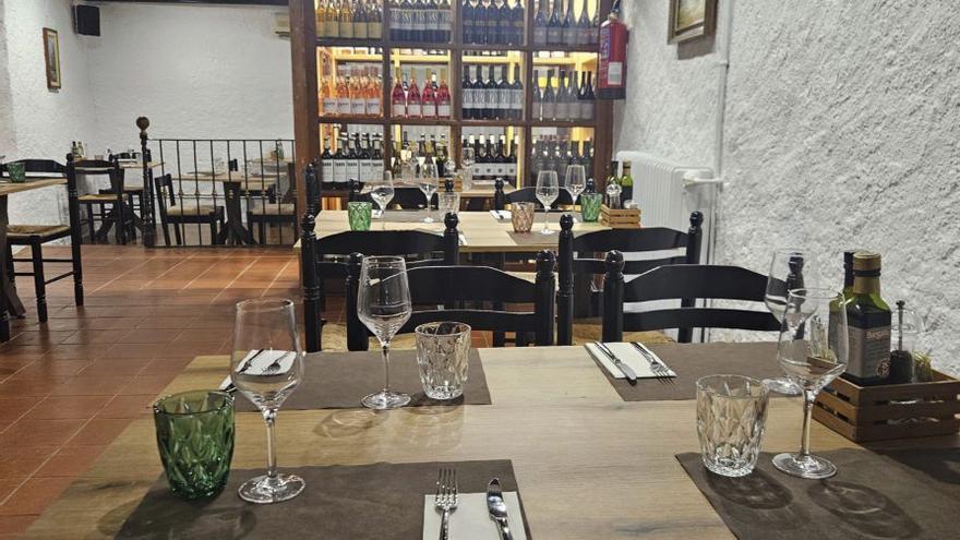 Interior del restaurant Mas Pla de Borrassà.