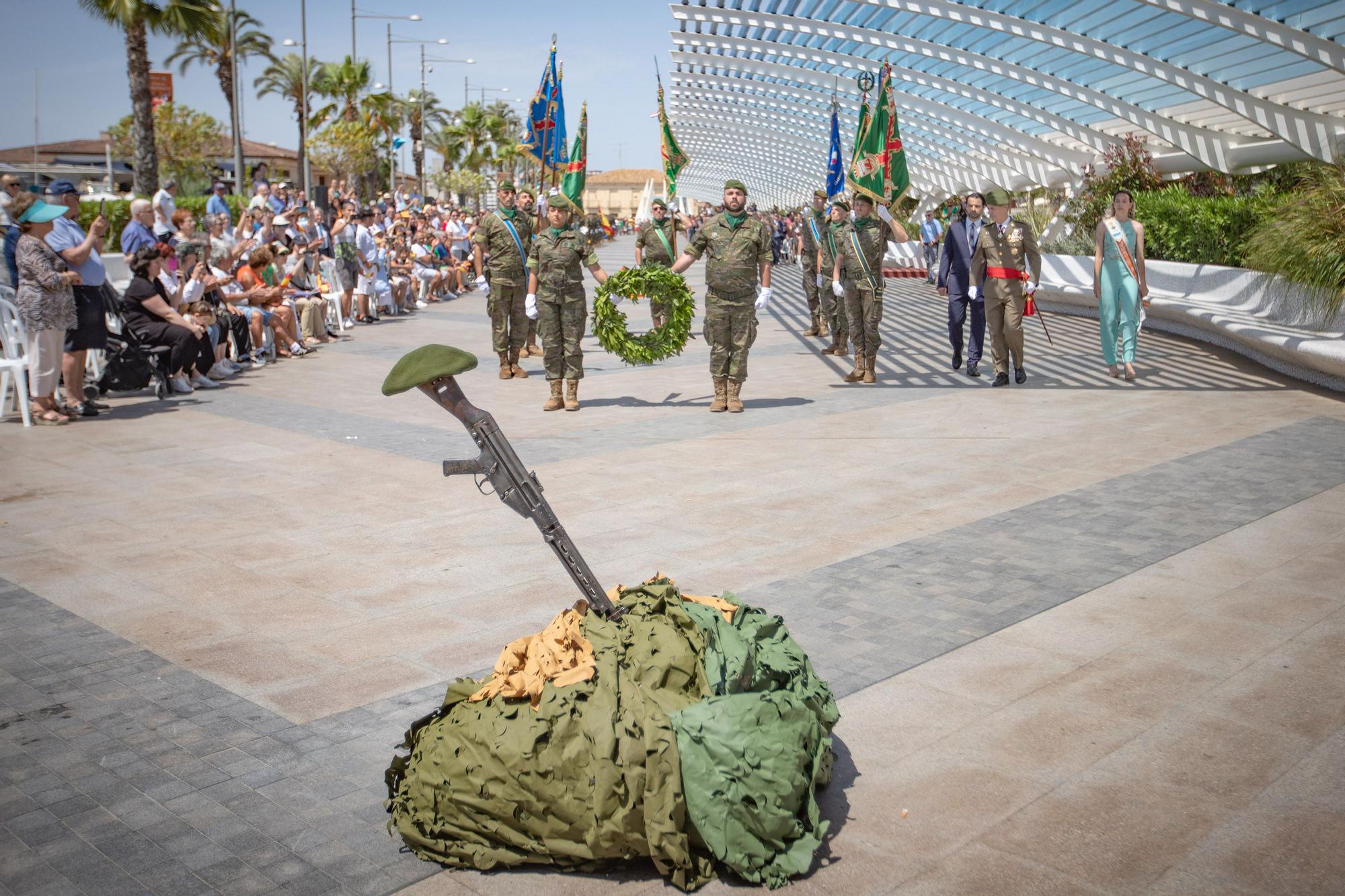 Sol y fidelidad a la bandera en Torrevieja