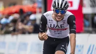 Juan Ayuso gana la etapa reina tras un descenso ¡a más de 100 km/h!